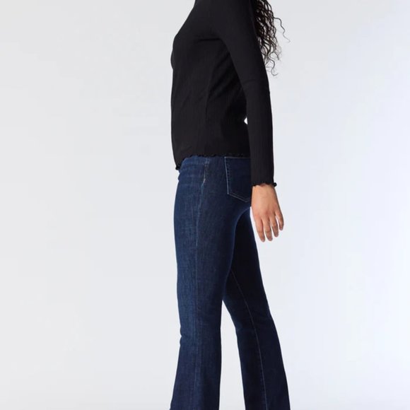 Mavi jeans. High-rise flare. - Picture 5 of 6
